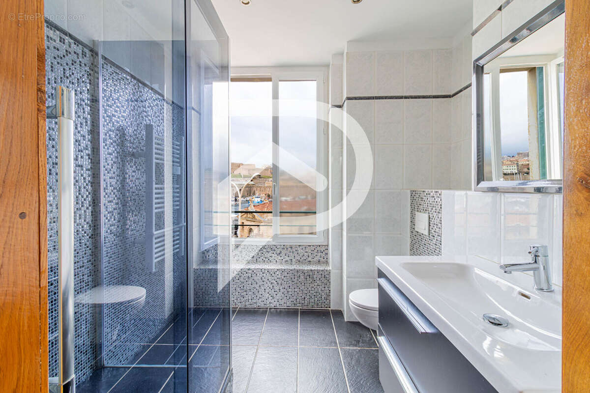 Appartement à MARSEILLE-2E