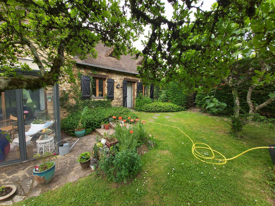 1000025984 - Maison à SAINT-PRIEST-LES-FOUGERES