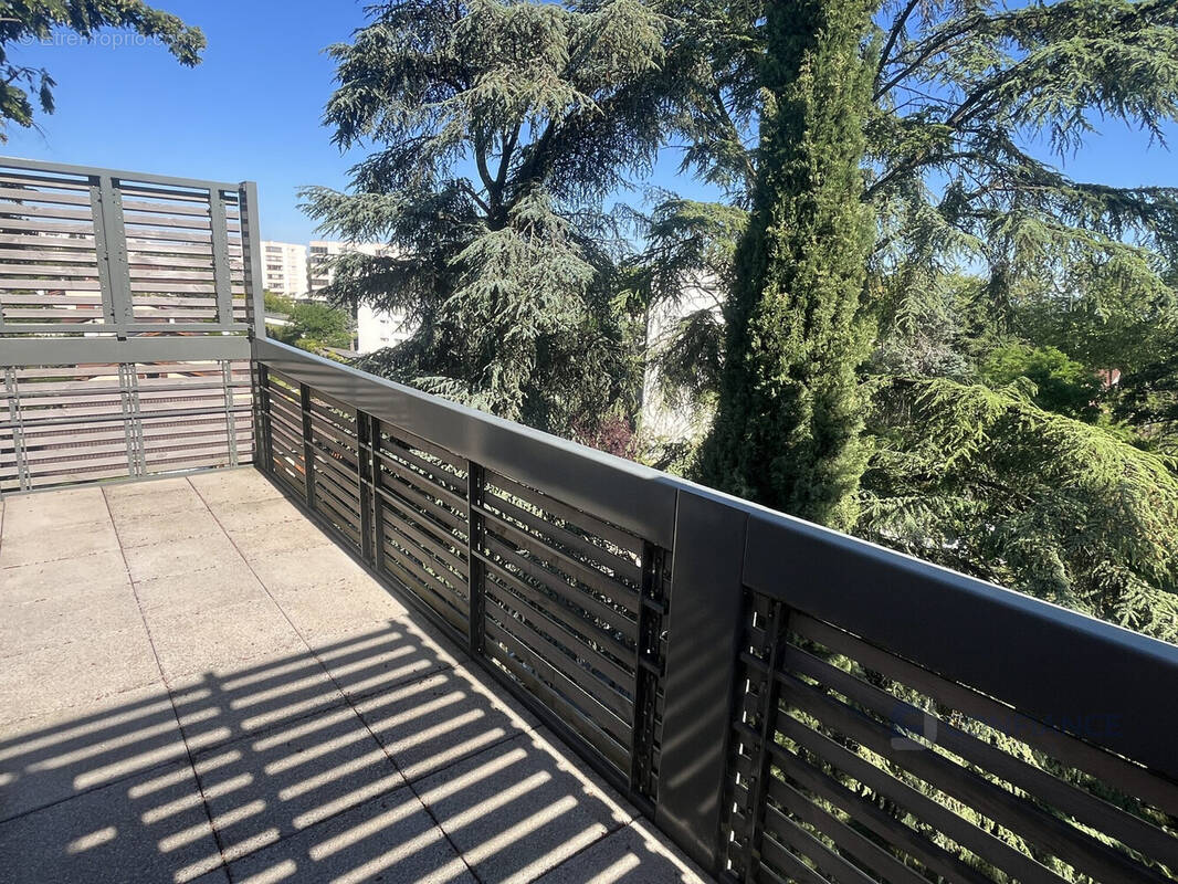 Appartement à DECINES-CHARPIEU