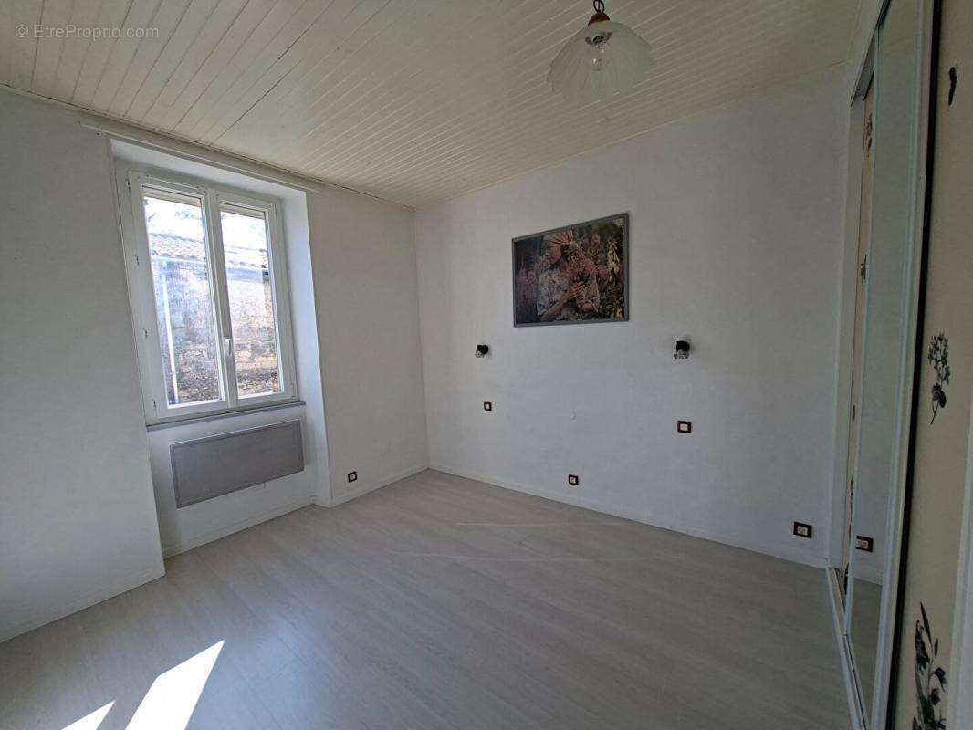 Jolie petite Maison  en pierre Saint-Estèphe 5 pièce(s) 80 m2 - photo 4