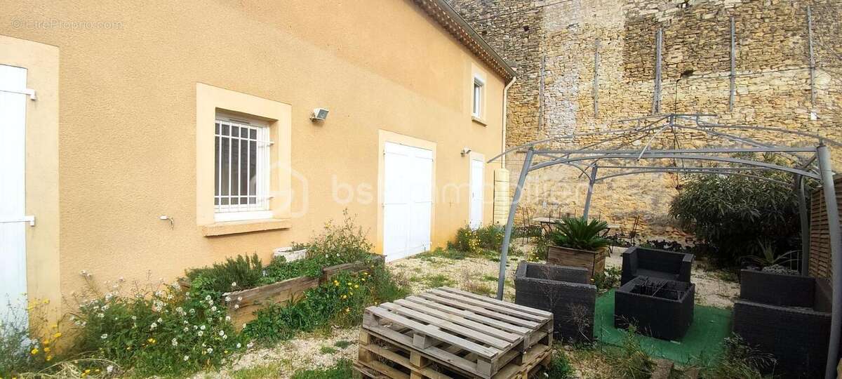 Maison à MORNAS