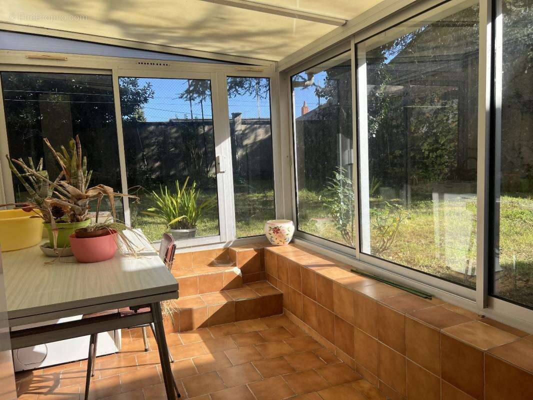 Maison à AZAY-LE-FERRON