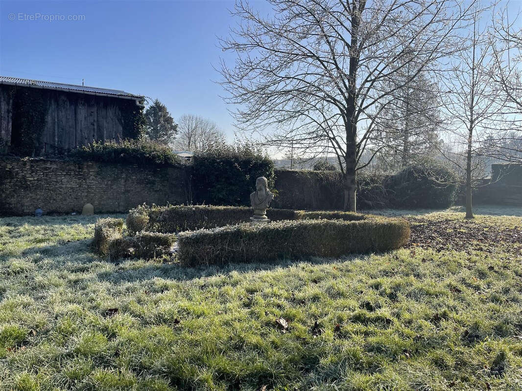 Maison à LE PIN-AU-HARAS