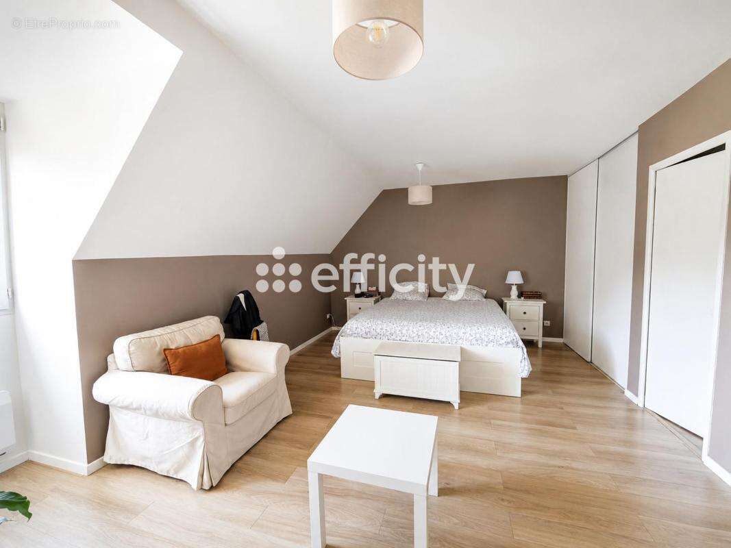 Maison 120 m² à La Chapelle-En-Serval  - photo 10