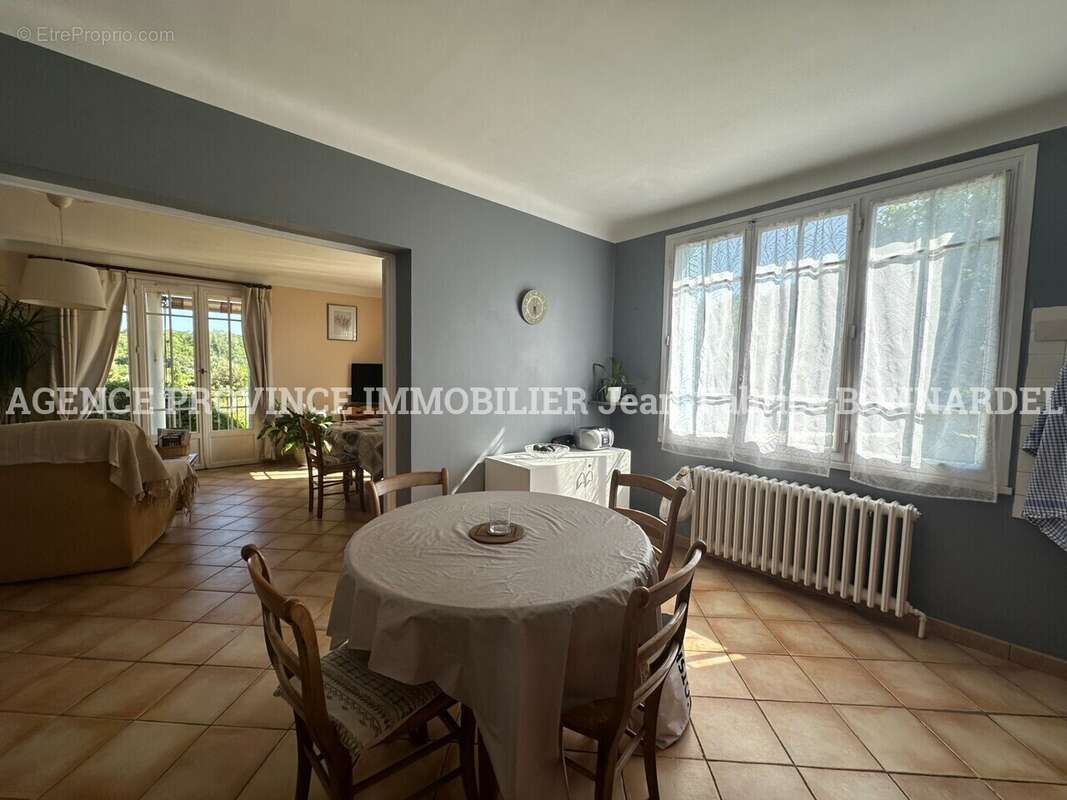 Maison 152 m² à Grignan  - photo 8