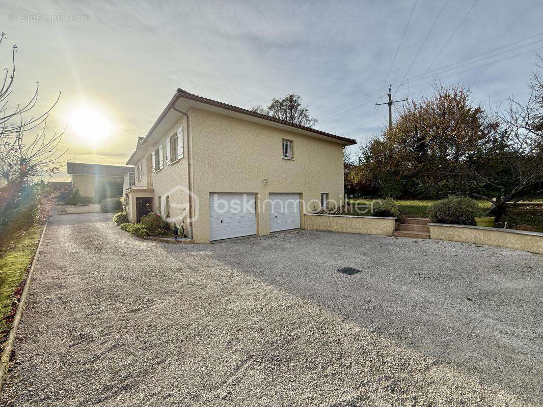 Maison à CHARVIEU-CHAVAGNEUX