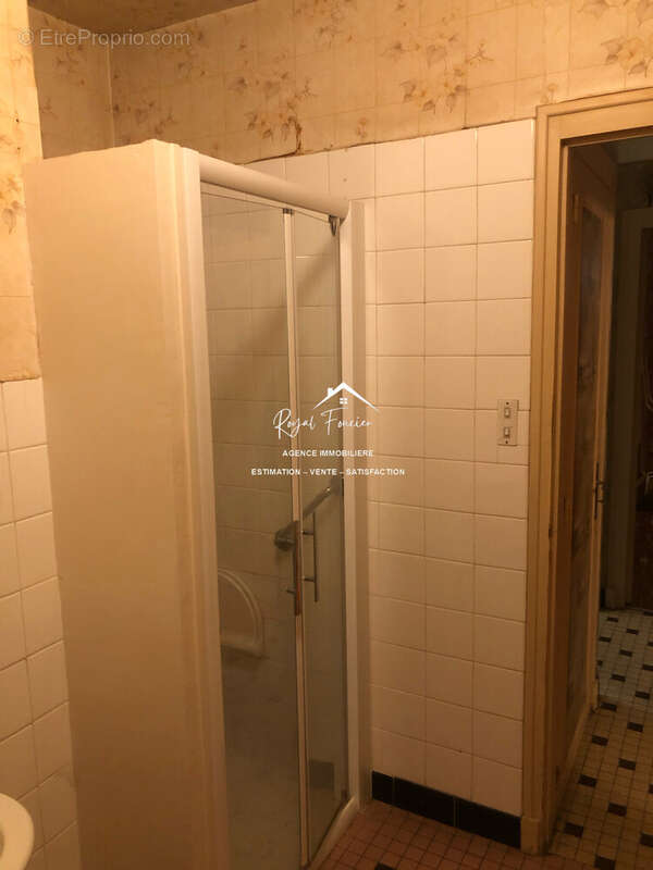 Salle d\&#039;eau - Maison à SAINTE-MAURE-DE-TOURAINE