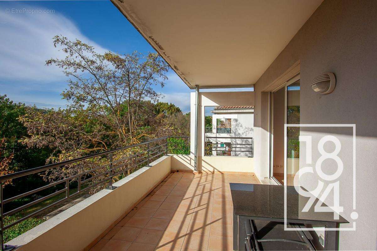 Appartement à LE PUY-SAINTE-REPARADE