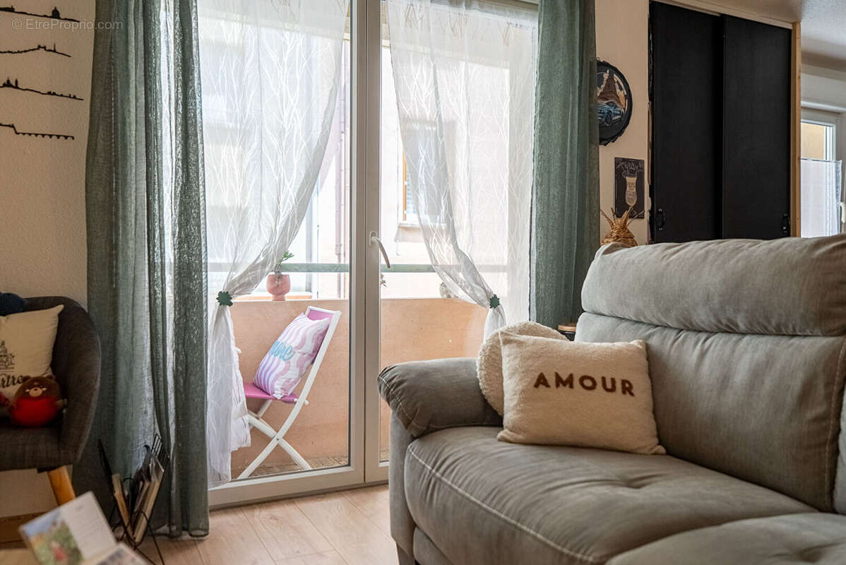 CARCASSONNE - QUARTIER DU PALAIS Appartement T3 60,80m² avec balcon, parking couvert privatif et cave - photo 5