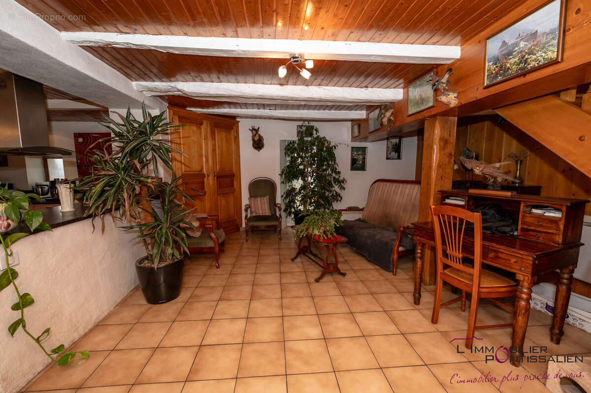 Maison à OUHANS