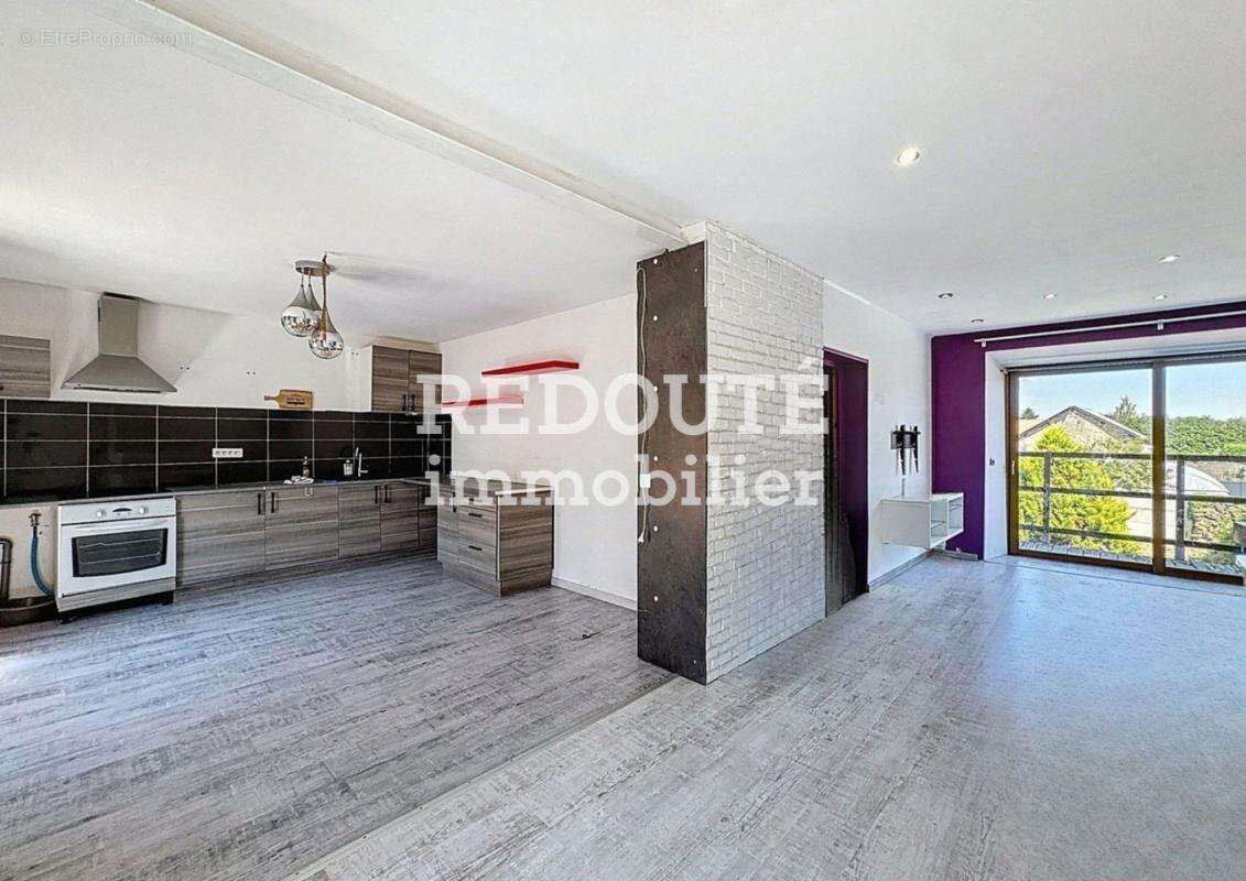 Maison à LA NEUVILLE-AUX-LARRIS