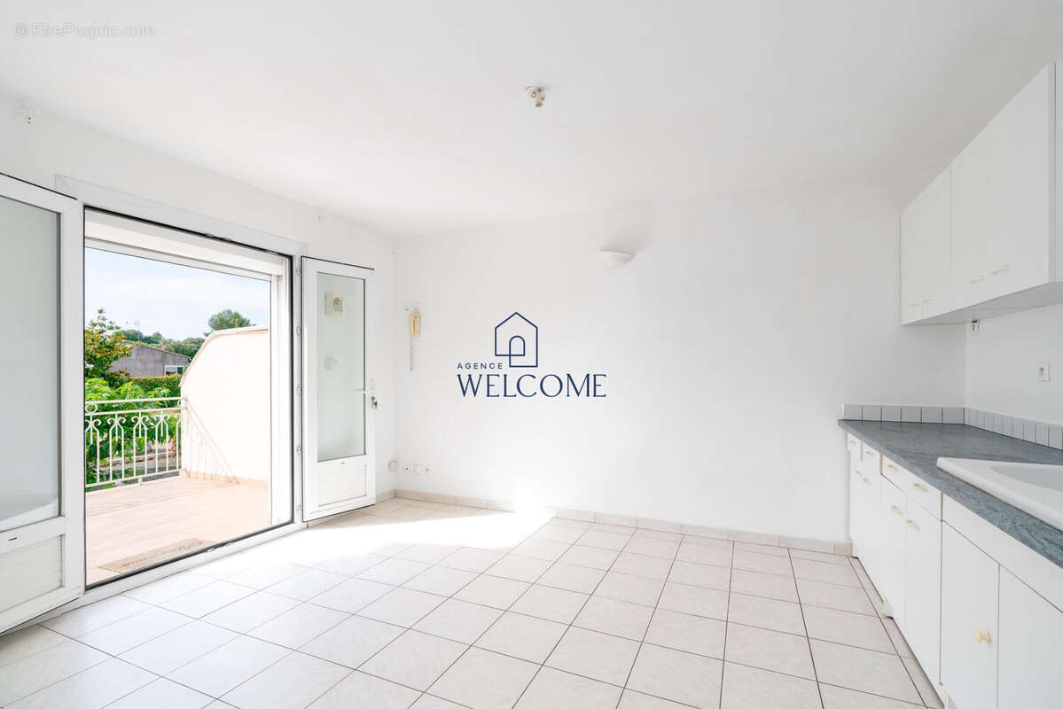 Appartement à UCHAUD