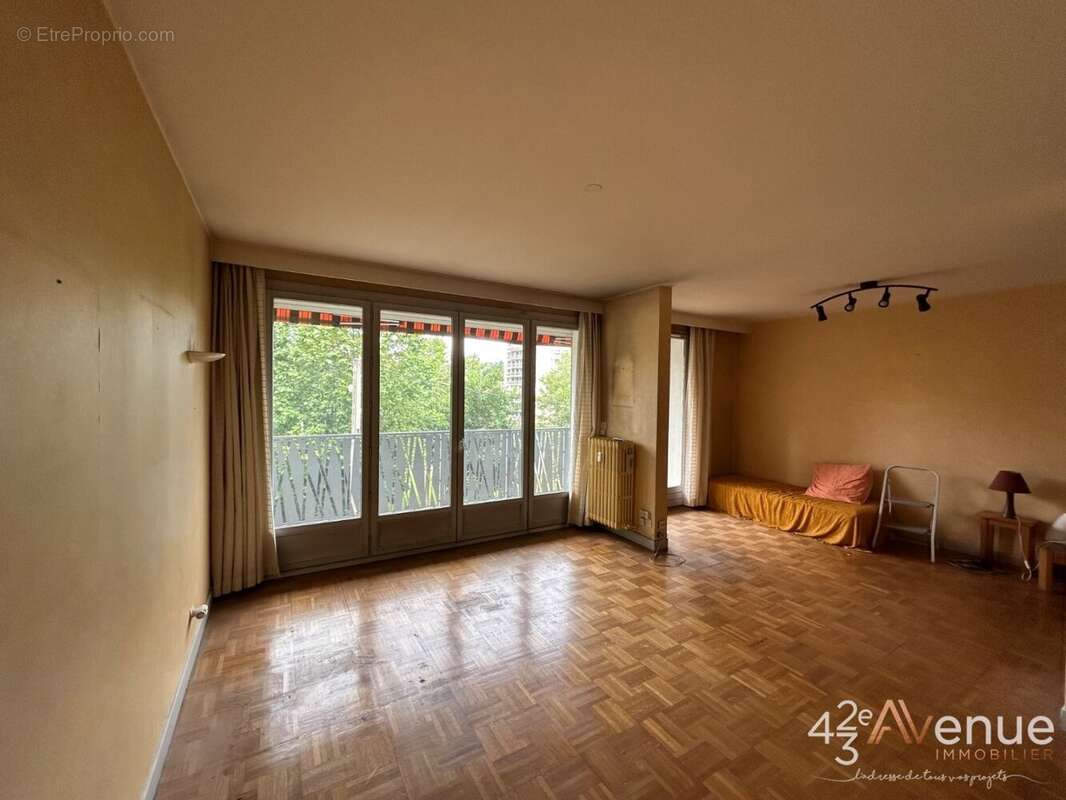 Appartement 98 m² à Saint-Etienne  - photo 4