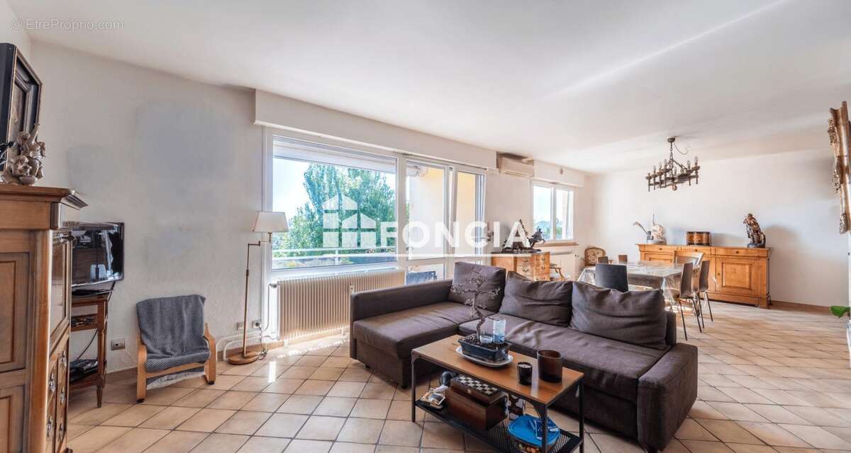 Superbe F5 de 121 m² dernier étage, traversant, 2 salle de bains et trois chambres, balcon sud-ouest et garage - photo 4