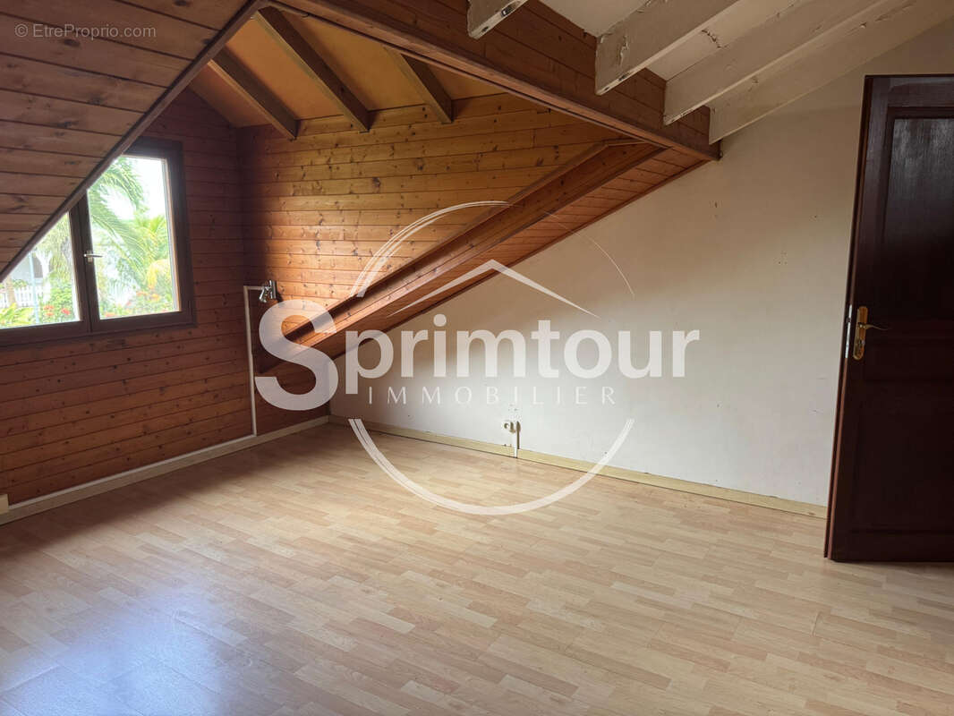 À VENDRE   BAIE-MAHAULT Villa Créole T6 avec Piscine sur Terrain de 1000 m2 - photo 26