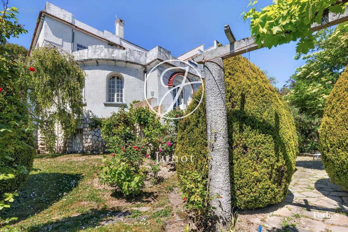 Maison à SURESNES