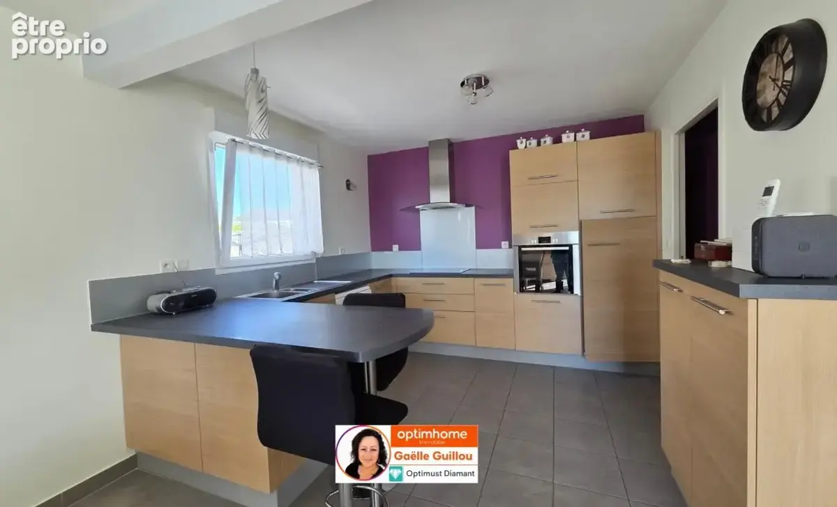 PLOUESCAT : Maison plain pied de 98m² - Plein centre - 2/3 chambres + Garage - Jardin - photo 6