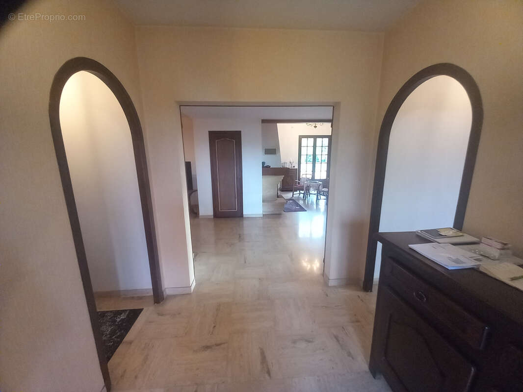 Grande maison semi enterree - photo 22