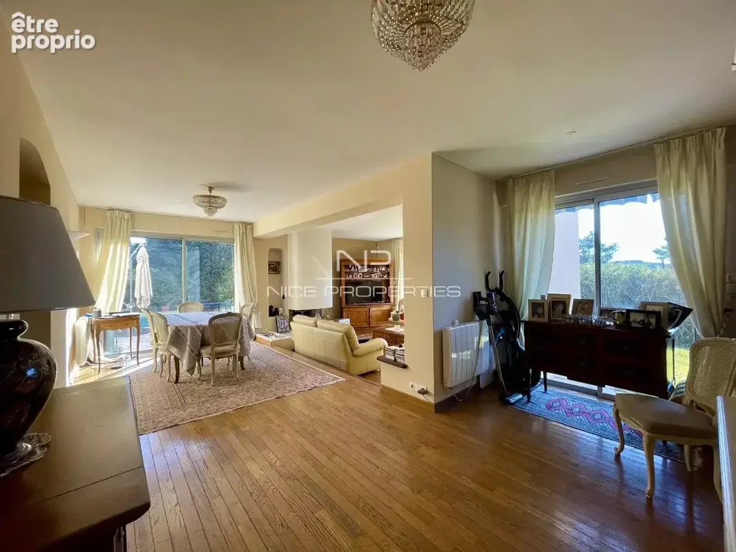 Villa avec piscine dans un quartier résidentiel - photo 9