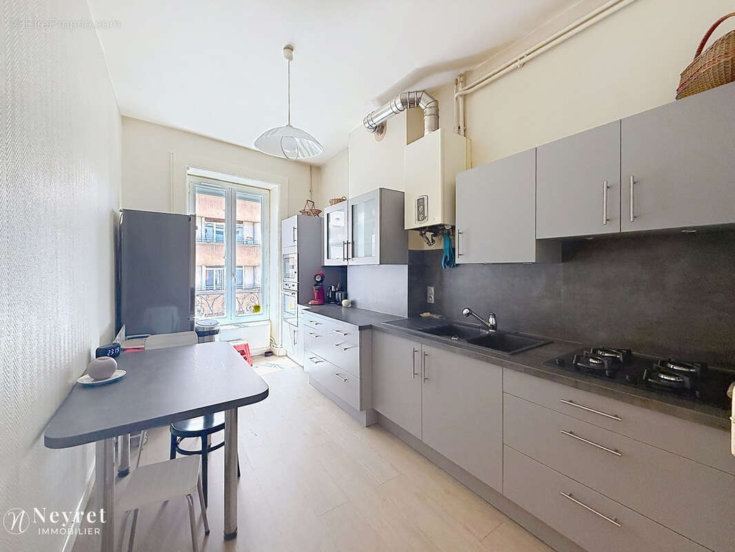 Appartement à SAINT-ETIENNE