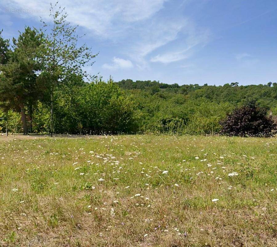 Terrain à MARCILLAC-SAINT-QUENTIN