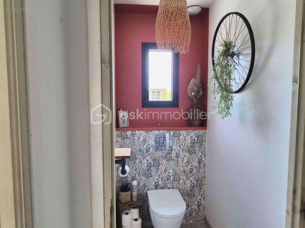 Exclusivité Maison contemporaine de 2018 – 154 m² – DPE A – Plain pied et Suite parentale – Terrain 1 139 m² – Garage - photo 8