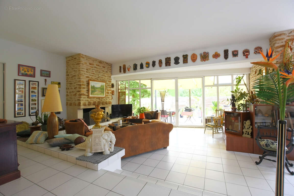 Maison à LES ESSARTS-LE-ROI
