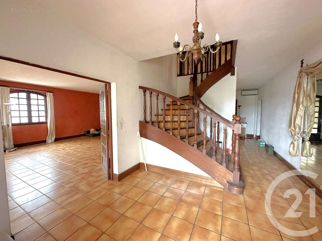 Maison 248 m² à Colomiers  - photo 2