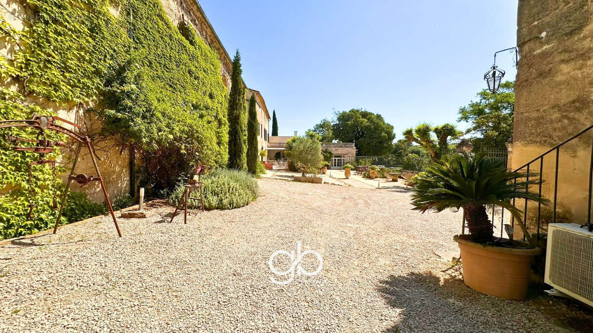 Domaine viticole de 60 hectares entre sommières et montpellier - photo 3