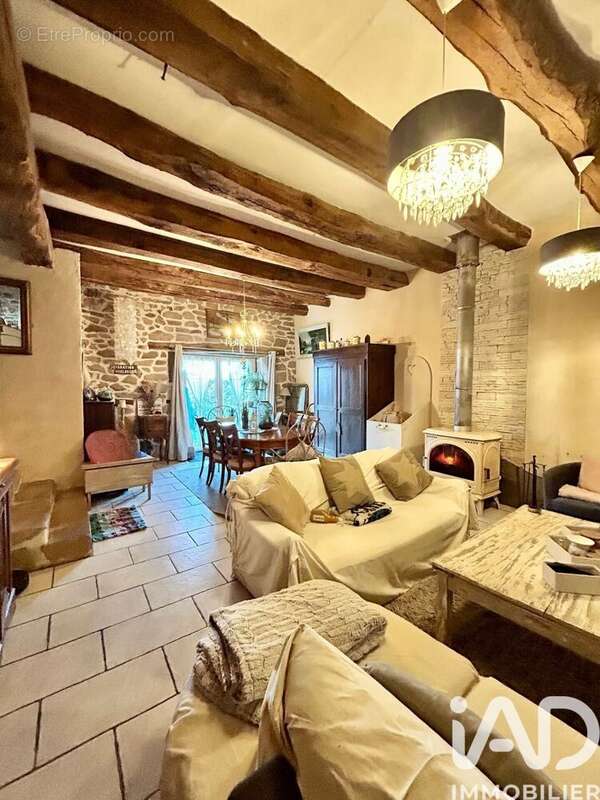 Maison 143 m² à Saint-Martial-De-Gimel  - photo 7