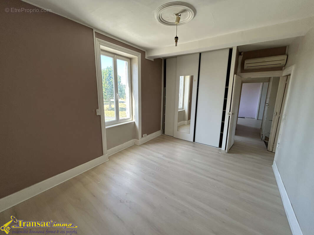 Maison 5 pièces 122m2 avec grange et terrain - photo 7
