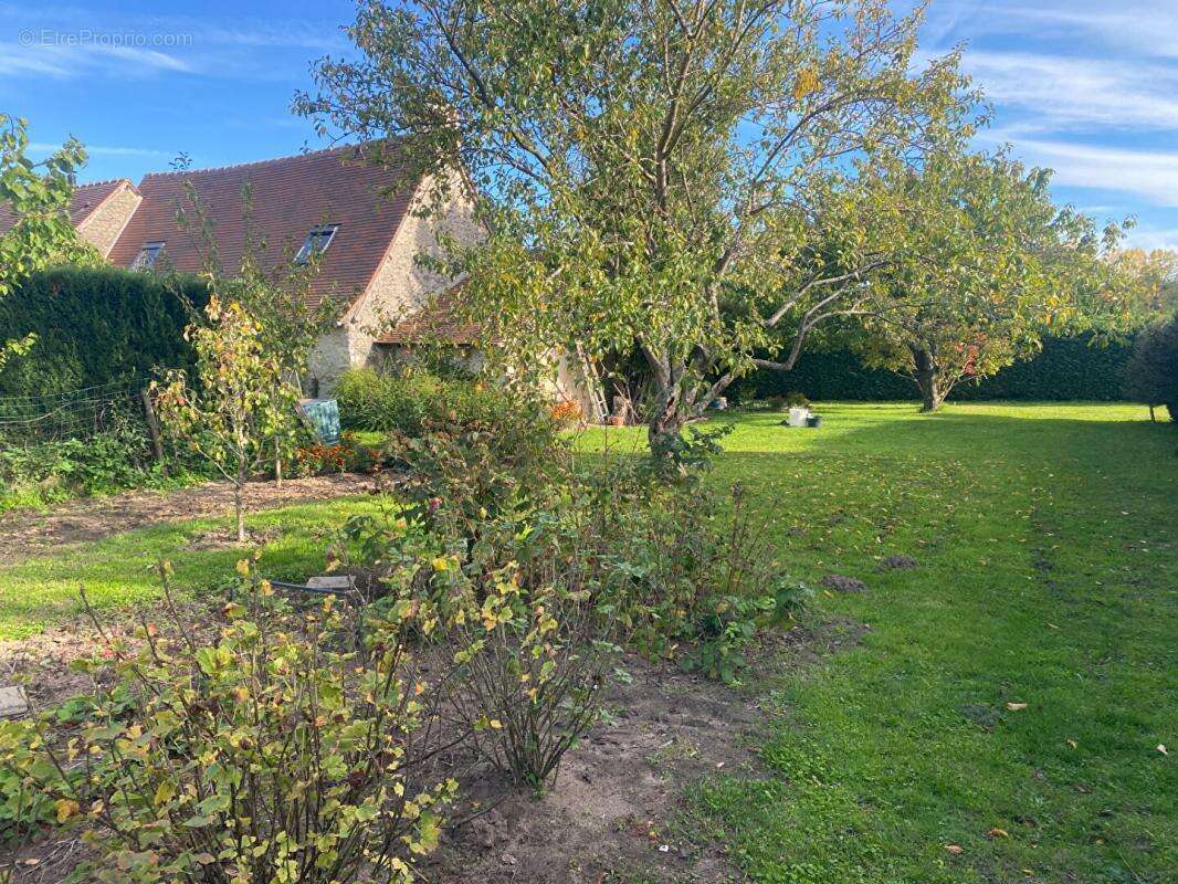 Maison à MEZIERES-EN-BRENNE