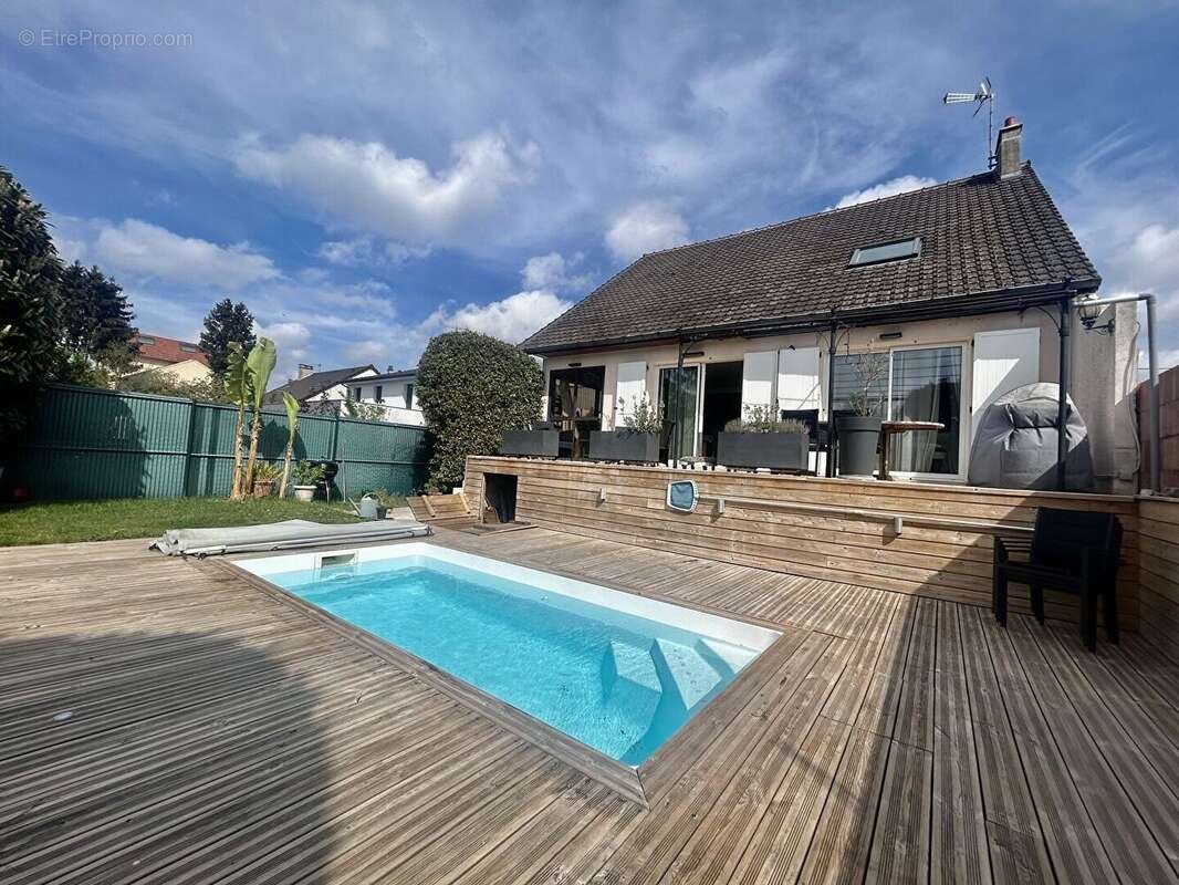 Maison à CHAMPS-SUR-MARNE