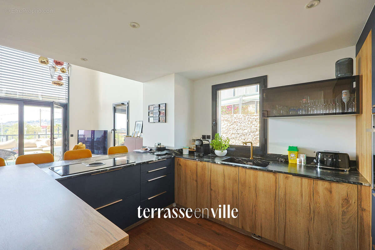 Duplex de luxe - 123m2 - terrasse 22m2- rooftop vue mer 60m2 - jacuzzi - 4 parkings - photo 7
