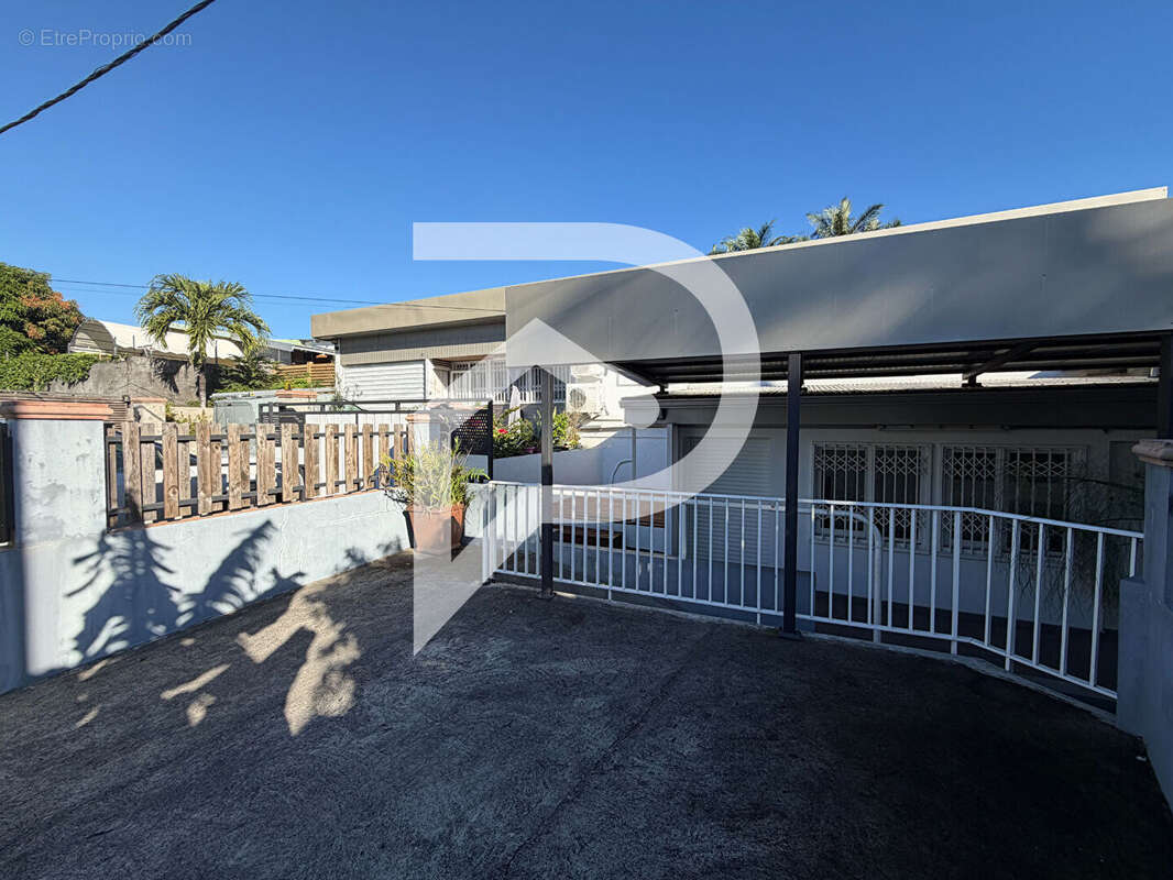 Un ensemble immobilier rare au coeur de Manapany-les-Bains - photo 7