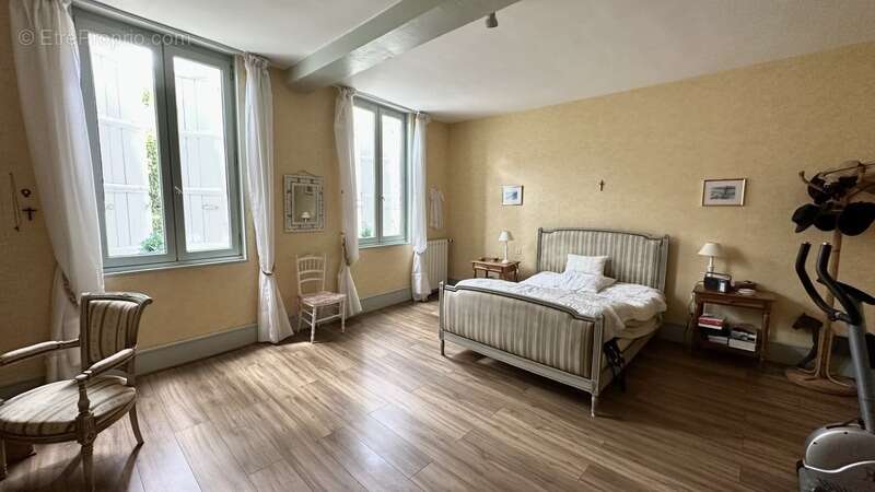 Maison à BARBEZIEUX-SAINT-HILAIRE