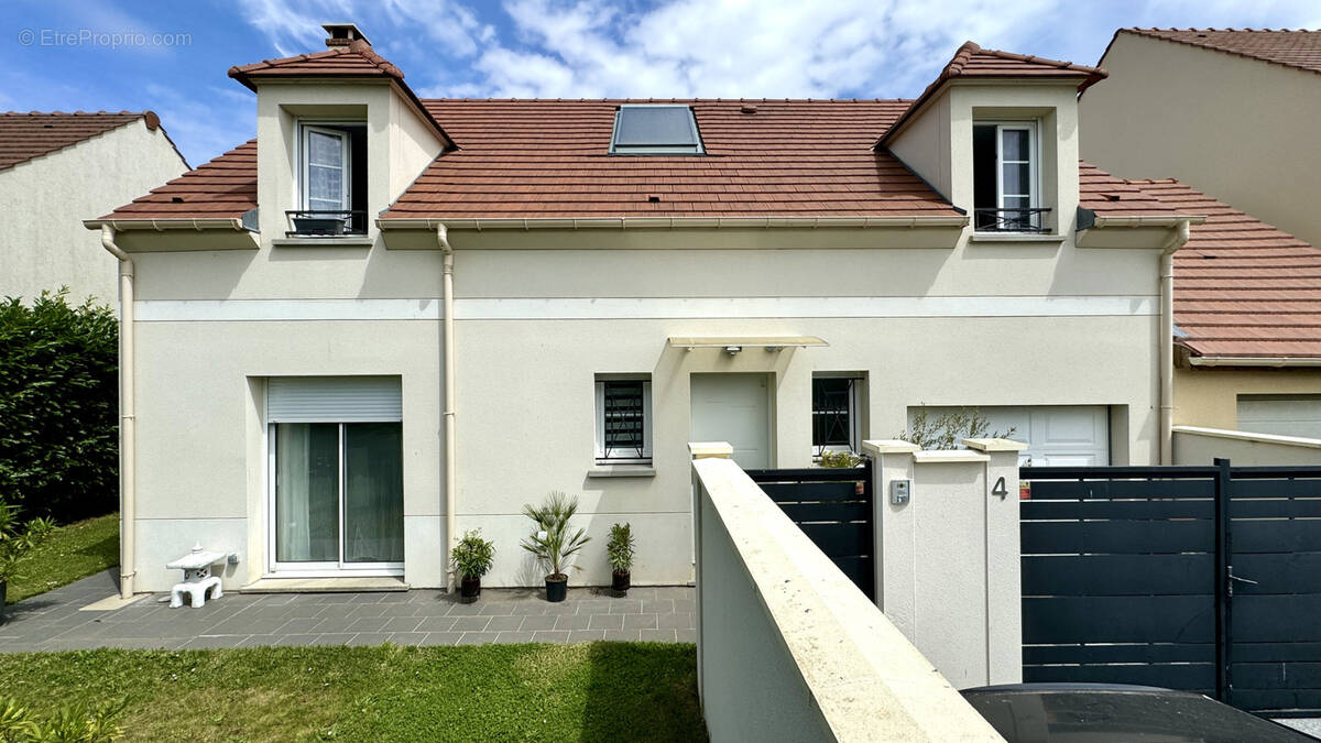 Maison à CHAUCONIN-NEUFMONTIERS