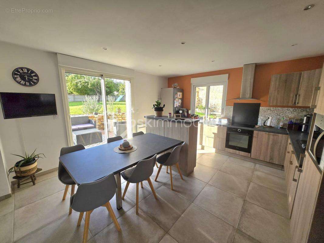 Maison à CHALONS-DU-MAINE