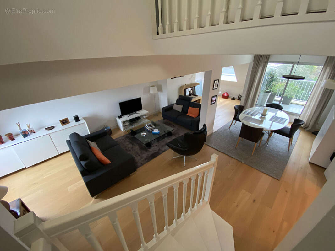 Appartement T4 en duplex de 101.44 m²  (111.65 m² au sol) au dernier étage avec terrasse et garage double. - photo 3