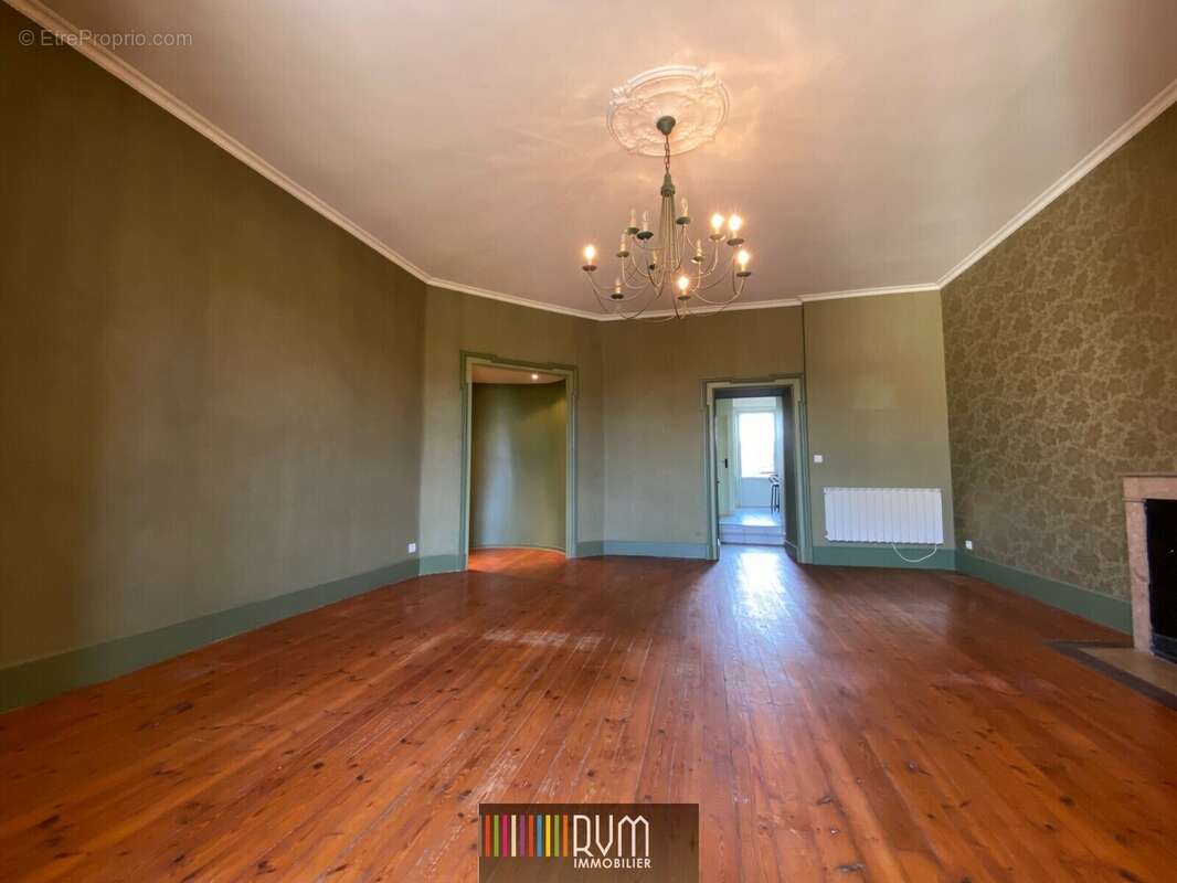 Appartement à PONCIN