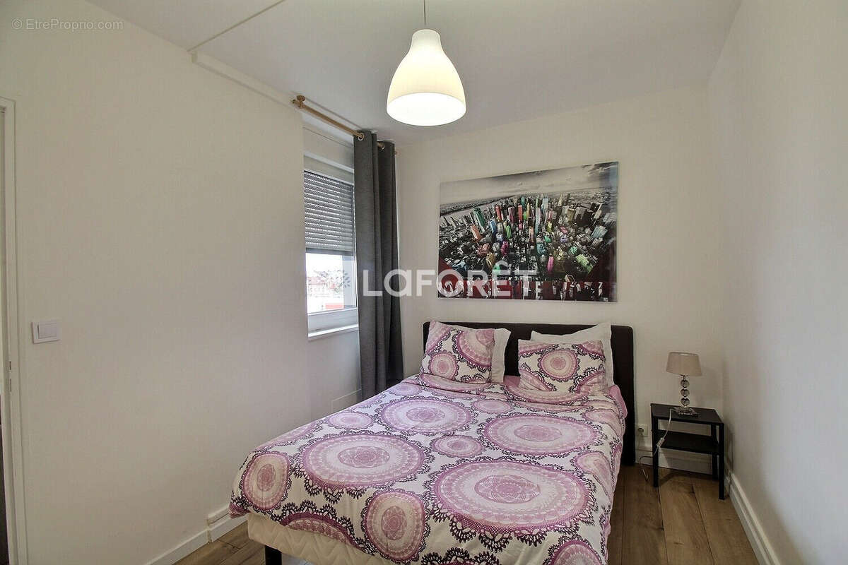 Appartement à COURBEVOIE