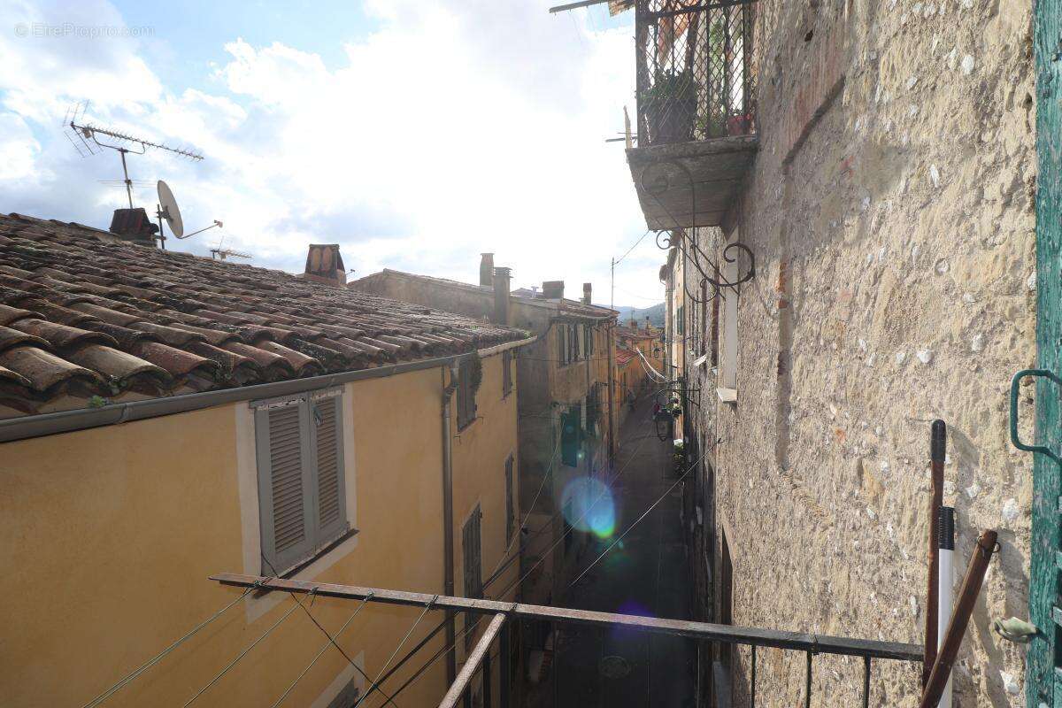 Appartement à CONTES
