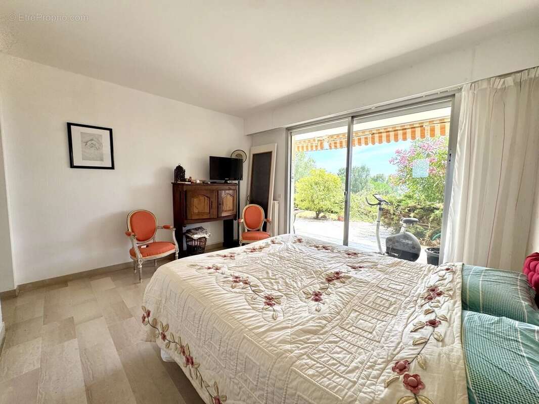 Cannes début de la Croix des gardes-rez de jardin vue mer - photo 9