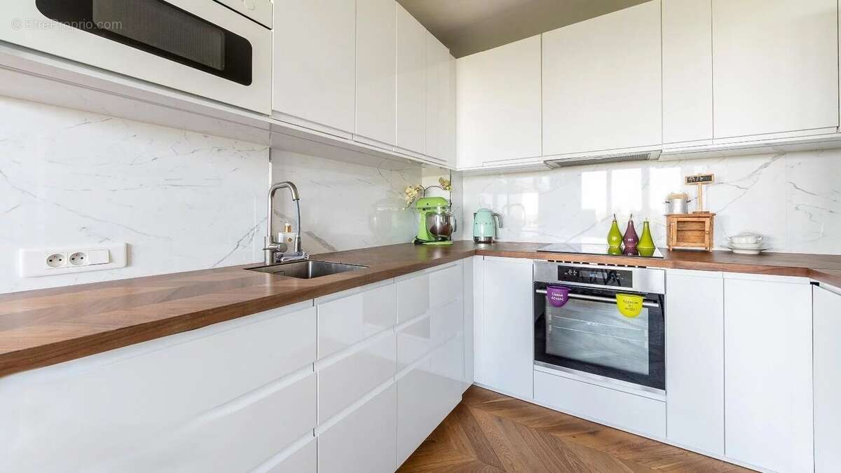 Appartement à PARIS-17E