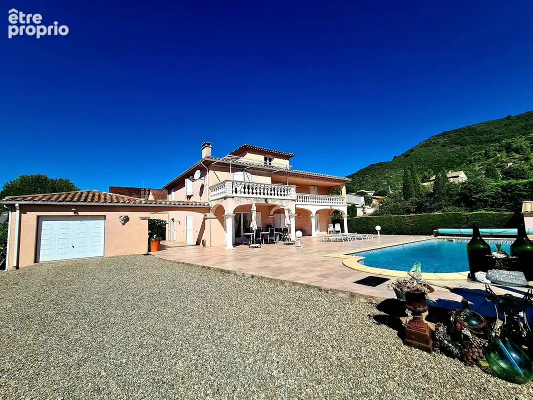 Villa de 248 m² habitables offrant 7 chambres sur 2160 m².  - photo 7