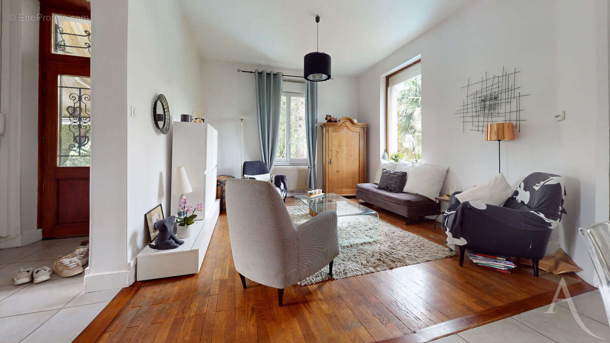 EXCLUSIVITE - Villa de charme des années 30 - 168 m²  - Jardin arboré, piscine, terrasses - Calme et élégance - photo 5