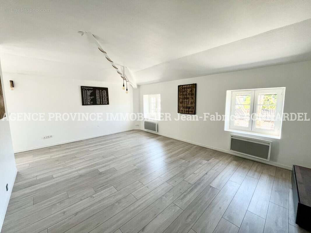 Appartement à SAINT-PAUL-TROIS-CHATEAUX