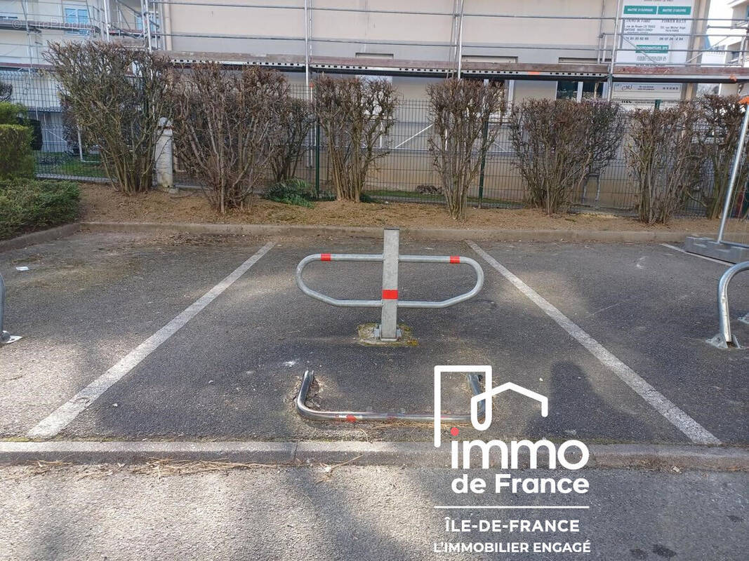 Parking à CERGY