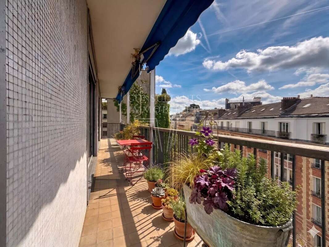 Appartement à PARIS-16E