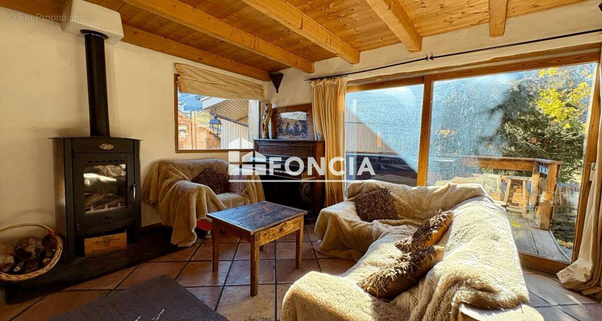 Maison à LES ALLUES